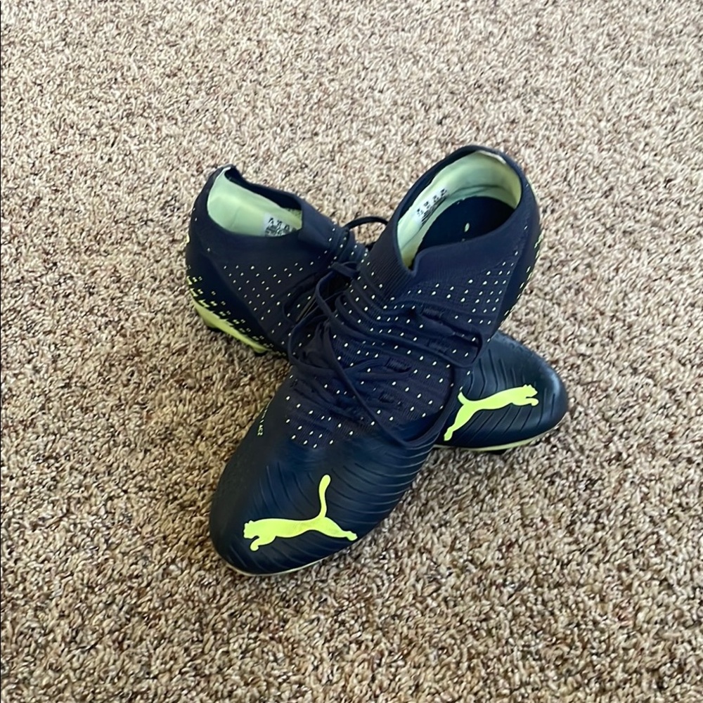 Puma Men's Navy and Yellow Soccer Cleats